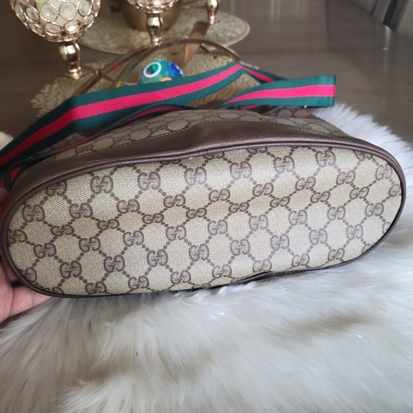 100% Authentic Gucci vintage drawstring bucket bag - Picture 9 of 16
